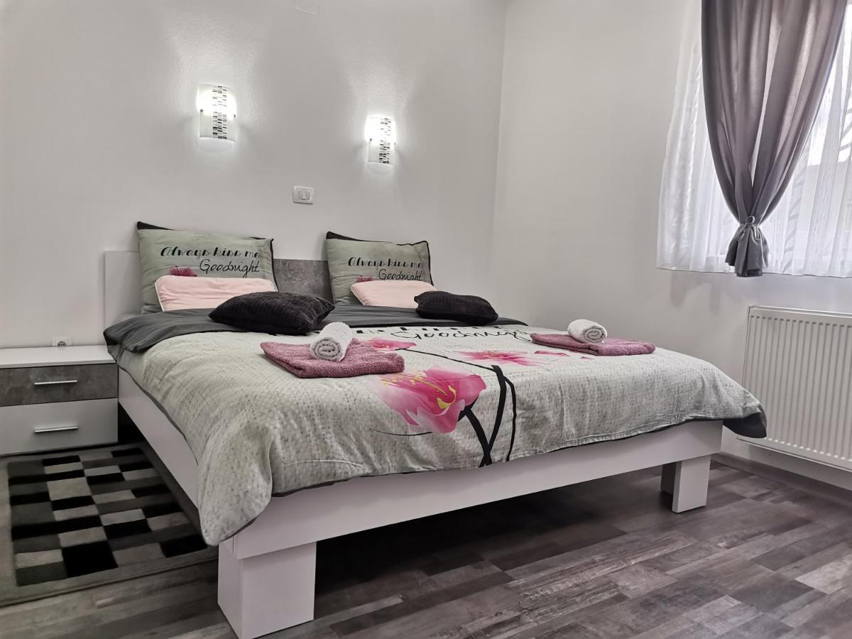 Apartmani "Marina" Otočac Eksteriør bilde