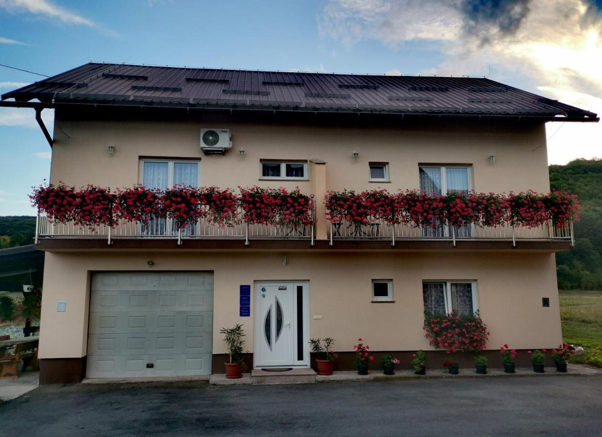 Apartmani "Marina" Otočac Eksteriør bilde